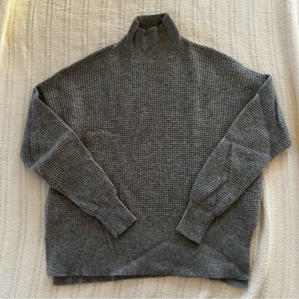 Everlane The Cashmere Waffle Square Turtleneck Grey - Size M